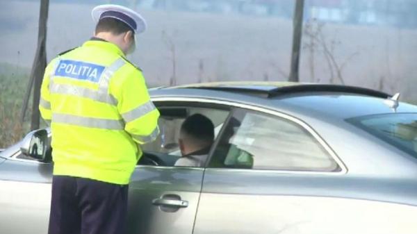 Urmărit de trei echipaje de poliţie, şoferul de 23 de ani a fost prins în cele din urmă şi încătuşat