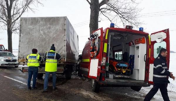 Accident în Vrancea, între o ambulanță SMURD și o autoutilitară