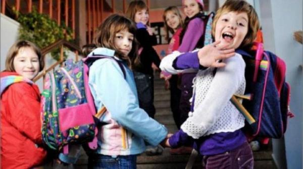 Şcolarii vor sta acasă 23 de zile
