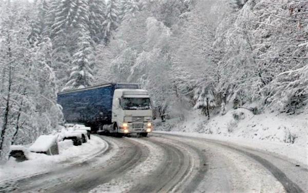 Fără TIR-uri pe Valea Oltului, de Crăciun şi Revelion. Trafic interzis pe DN7 Piteşti – Veştem, timp de şase zile