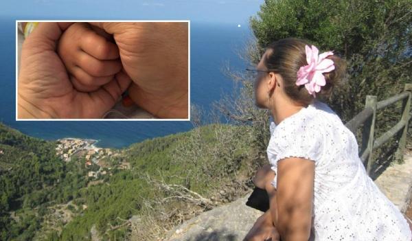 Carla are doar un an şi trei luni