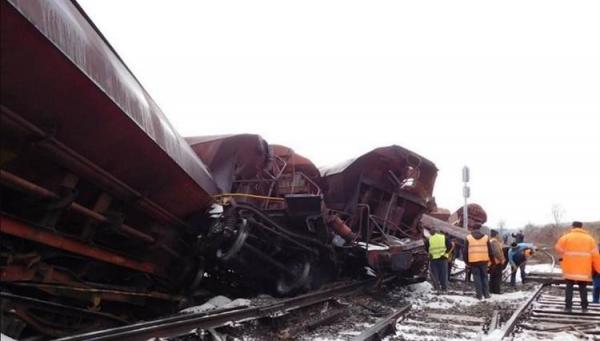 Tren de marfă care transporta motorină, deraiat la Balota, în Mehedinţi. Unul dintre vagoane s-a răsturnat. Traficul feroviar în zonă a fost închis