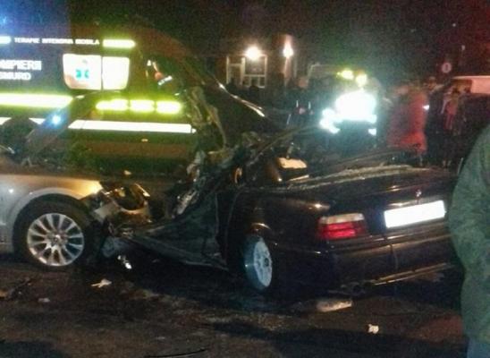 Tragedie în toiul nopţii, în Capitală! Trei tineri, spulberaţi într-un cumplit accident. Unul dintre ei este în comă (Video dramatic)