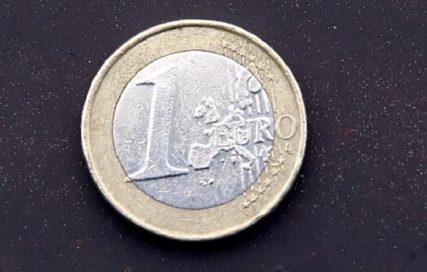 Curs valutar: Leul se depreciază în faţa monedei Euro, care urcă spre 4,66 lei