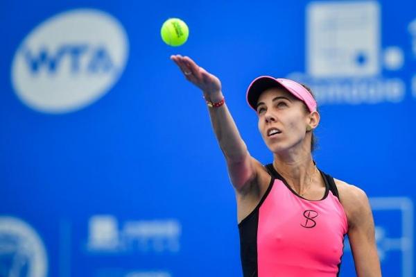 Mihaela Buzărnescu a spulberat-o pe Jelena Ostapenko în două seturi şi s-a calificat în optimi, la Doha