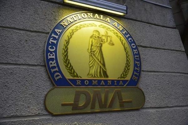 Procurorii DNA au descins la Facultatea de Textile din Iaşi, în cadrul unei anchete ce vizează fapte de corupţie