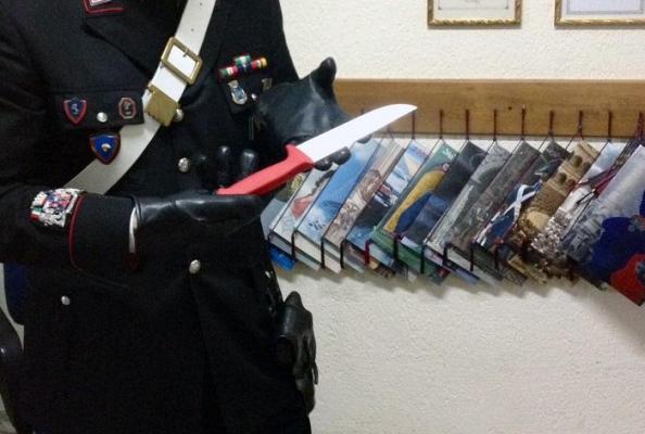 Caz șocant în Italia! Un român l-a atacat cu cuțitul și ciocanul pe iubitul fiicei sale, nefiind de acord cu relația celor doi. Tatăl tânărului a fost și el lăsat într-o baltă de sânge