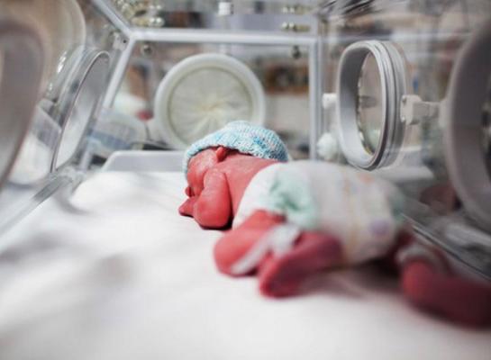 O fetiță de 12 ani, din Iași, a adus pe lume gemeni la Maternitatea 'Cuza Vodă'. Unul dintre copii nu a supraviețuit