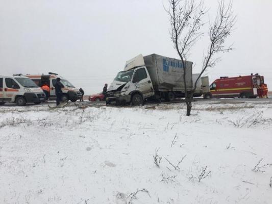 Accident grav între Galaţi şi Tecuci. Un om a murit, sunt alte patru victime rănite