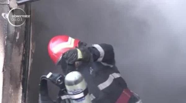 Un copil de 2 ani şi o femeie, răniţi într-un puternic incendiu, în Braşov
