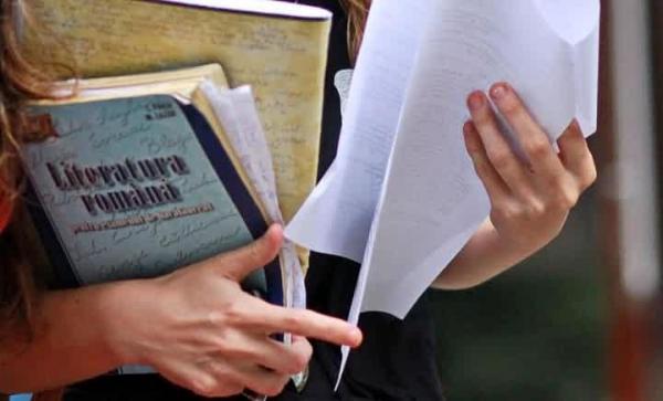 Bac 2018, proba orală la română: ce se întâmplă când profesorii îţi dau calificative diferite