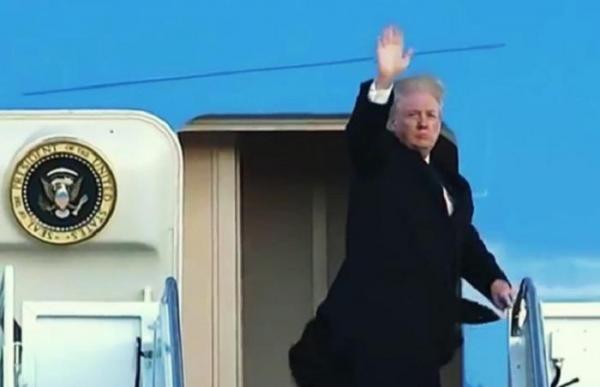 Secretul părului lui Donald Trump, dezvăluit de o rafală de vânt. Președintele SUA, ținta ironiilor pe Internet (Video)