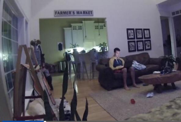 Viral! Un tată erou care-și salvează copilul în ultima clipă, câștigătorul unei competiții pentru înregistrările de pe camerele de supraveghere