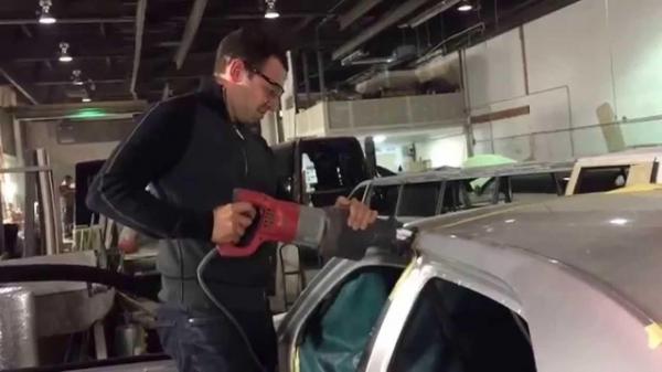 Un tânăr din Suceava şi-a lăsat maşina în service, iar mecanicul în loc s-o repare, a vândut-o la fier vechi