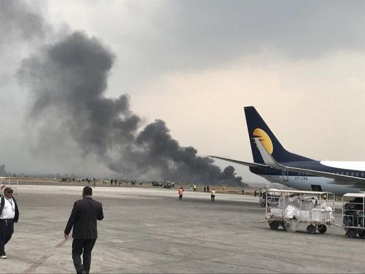 Avion cu aproape 70 de oameni la bord, prăbuşit pe aeroportul din capitala Nepalului! Sunt cel puţin 50 de morţi şi mulţi alţi răniţi