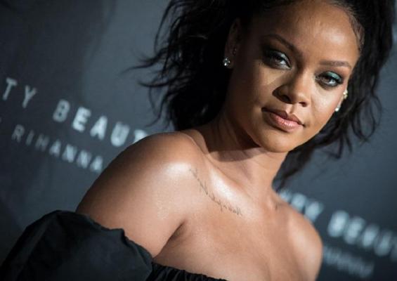 Rihanna îşi pune fanii să renunţe la Snapchat. Diva pop, supărată după o ironie la abuzul lui Chris Brown