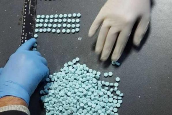 Un tânăr de 19 ani din Arad visa să devină dealer de droguri, cumpărând stupefiante cu Bitcoin, în rețeaua Darknet