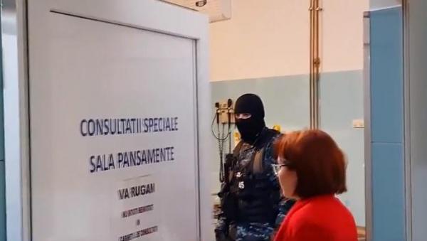 Un pușcăriaș din Penitenciarul Botoșani și-a secționat organul genital. Dus la Urgențe, a sărit să omoare medicii (Video)