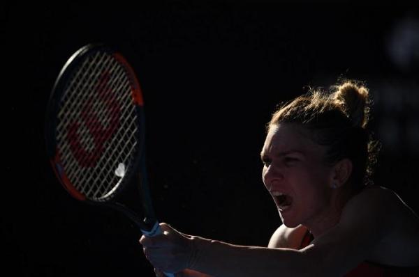 Simona Halep, amendată la turneul de la Miami. Românca şi-a făcut praf racheta în meciul cu Dodin: 'A fost bine, m-am relaxat'
