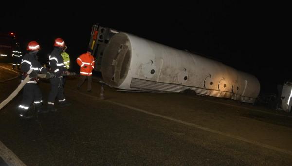 Cisternă cu 31.000 de litri de motorină, răsturnată în Mureş