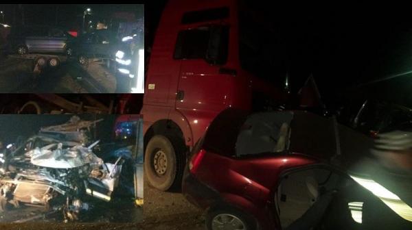 Accident teribil în Mureș! Un autoturism, o autoutilitară și un trailer s-au făcut praf pe E60, după un impact devastator. Imagini dramatice