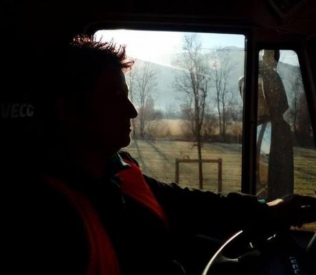 Românca Nadia, șofer de camion și zidăriță, i-a impresionat pe italieni. "Când mă văd că descarc 3-4 tone de mărfă pe zi, bărbații mă respectă imediat!"