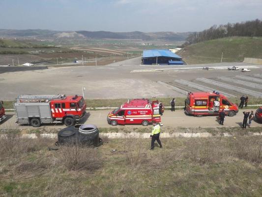 Accident la o groapă de gunoi din Mureș. Trei bărbați s-au intoxicat cu hidrogen sulfurat în timp ce reparau vana unui decantor. O victimă este în comă