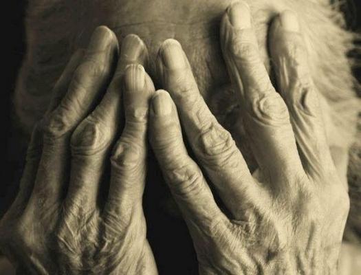 Un tânăr de 24 de ani din Galaţi a urmărit o bătrână de 82 de ani în toaleta bisericii, în ziua de Paşte. Femeia a murit până seara