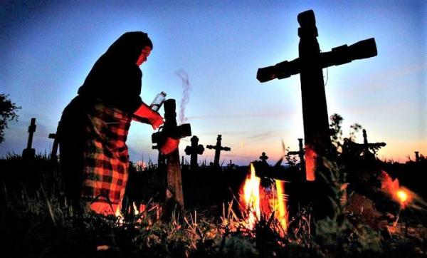 Joia Luminată şi ritualul morţilor. Ce este interzis să faci azi, de "Paştele Ţiganilor", ca să ai noroc şi să fii ferit de rele. Obiceiuri şi superstiţii în Săptămâna Luminată