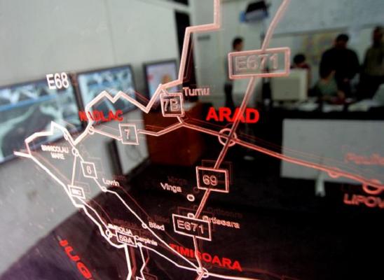 Trafic infernal la vama Nădlac. Şoferii aşteaptă şi patru ore pentru a trece graniţa în Ungaria