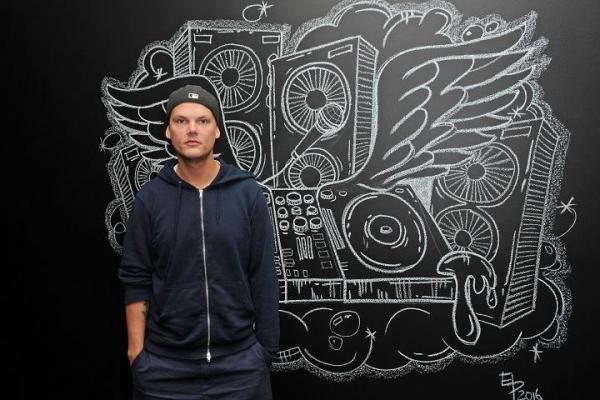 DJ Avicii a murit. Ultimul mesaj postat suedez pe Facebook, cu doar trei zile înainte să moară: "Sunt onorat"