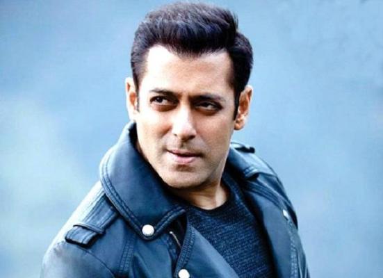 Salman Khan a fost condamnat la cinci ani de închisoare. Superstarul bollywoodian a fost încarcerat imediat după decizie