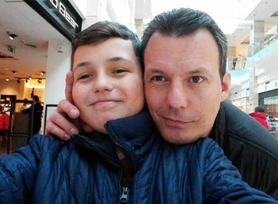 Mesajul emoţionant de Paşte al unui copil din Lugoj părăsit de propriul tată: 'Să ştii că mi-e dor de tine mai mult ca oricând'