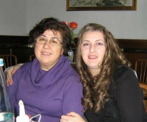 Doi frați români își caută disperați mama, dispărută de două săptămâni în Italia. Pe pagina de Facebook a femeii au apărut niște mesaje ciudate