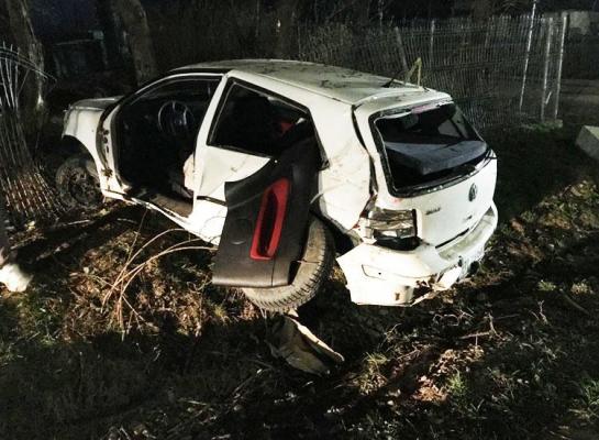 Accident înfiorător în noaptea de Înviere la Botoșani. Doi tineri au fost aruncați prin geamurile unei mașini (Foto)