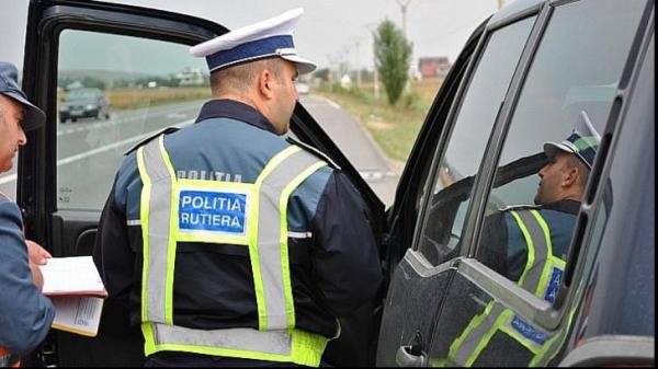 Razii pe şosele! Poliţiştii au dat amenzi de 7,7 milioane şi au reţinut peste 1.300 de permise de conducere