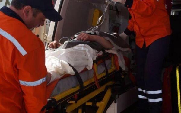Tânăr înjunghiat lângă Universitatea de Petrol și Gaze din Ploiești! Băiatul de 24 de ani a fost atacat în clubul Da’Mask