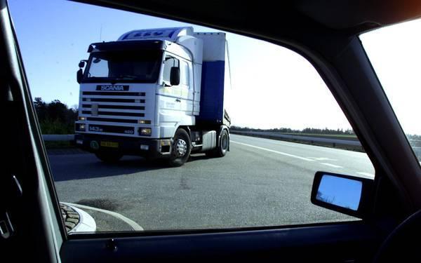 Un şofer român de TIR a fost amendat cu 60.000 de euro, în Danemarca