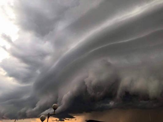 Noi alerte de ploi torenţiale şi vijelii emise de meteorologi pentru următoarele ore