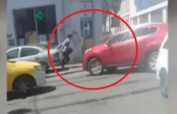 Primele declaraţii ale şoferului care a luat pe capotă un tânăr în Capitală. Bărbatul este profesor de religie