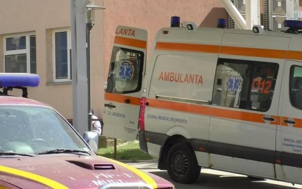 O femeie a fost calcată de autobuz la Brașov. Victima a fost transportată la spital și băgată direct în sala de operație