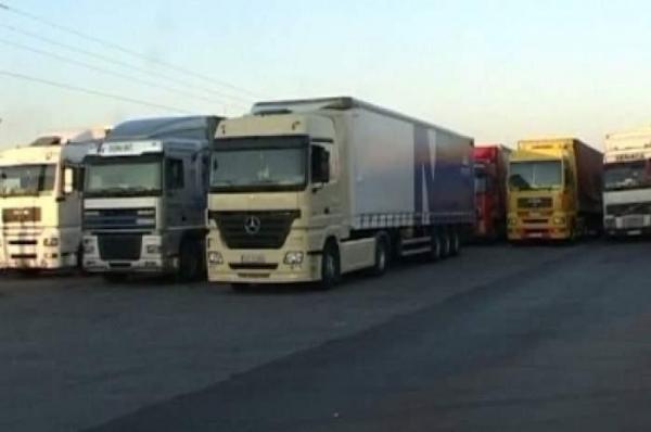 Povestea dramatică a unui șofer român de TIR: "L-a lăsat nevasta după nunta fiicei, au plecat invitații, a plecat și nevasta"