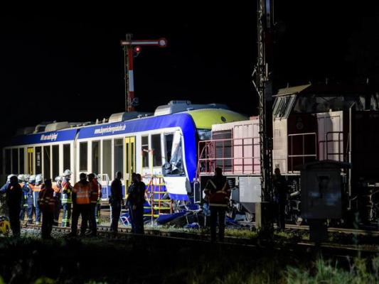 Doi morţi şi 14 răniţi, după ce două trenuri s-au ciocnit în sudul Germaniei