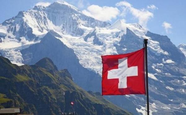 Elveţia a prelungit cu un an restricţia de muncă pentru români