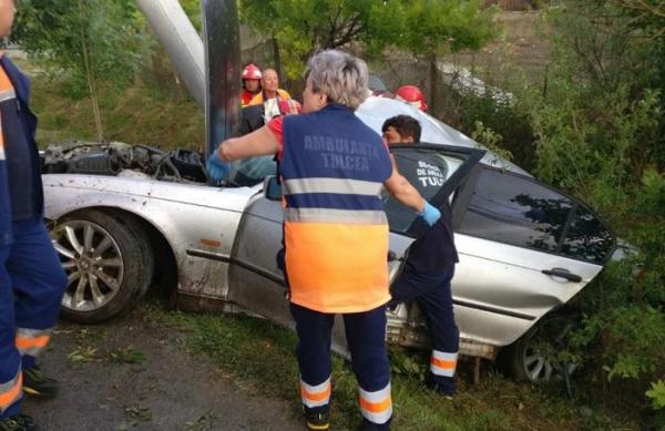 Accident cu două autobuze şi un autoturism, la Mineri, în Tulcea. Sunt cinci victime, după ce şoferul maşinii mici a pierdut controlul volanului (video)