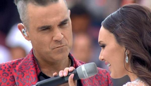 Robbie Williams, gest şocant în faţa a miliarde de oameni, în timpul ceremoniei de deschidere a Cupei Mondiale (Video)