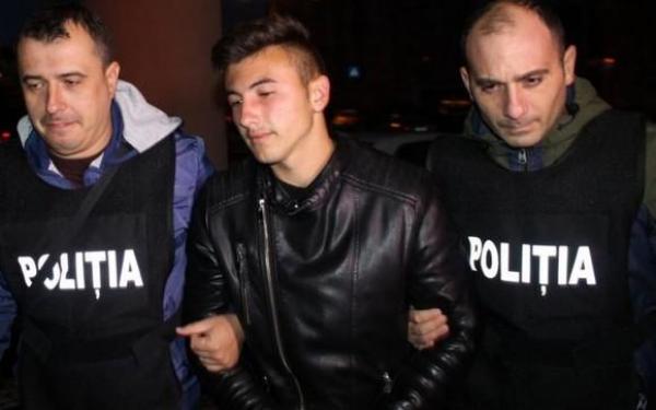 4 ani de puşcărie a primit tânărul din Prahova care şi-a căsăpit tatăl cu toporul, apoi a postat pe Facebook