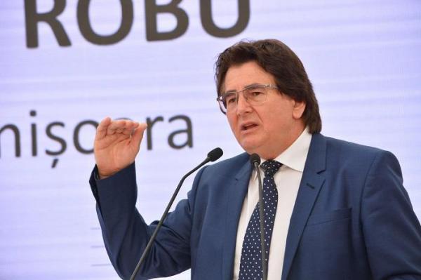 Primarul Timişoarei, Nicolae Robu, e audiat la sediul DNA, într-un dosar legat de izolaţiile blocurilor din oraş