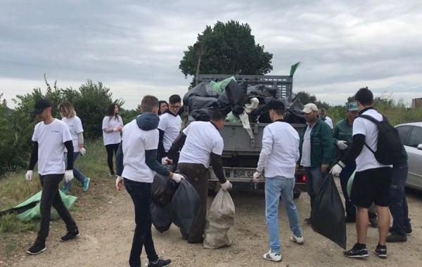 Poliţişti din Giurgiu la operaţiunea de ecologizare