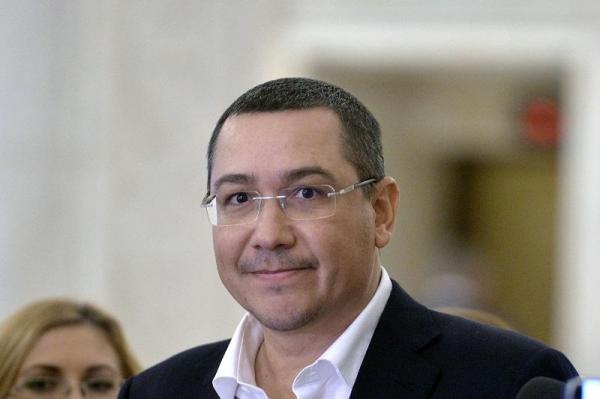 Victor Ponta pe holul Parlamentului